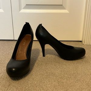 Black Leather Aldo Heels